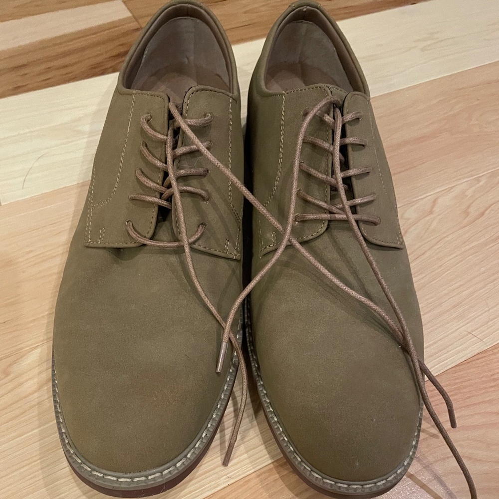 Izod men's Palisade saddle shoe, size 13M, never worn